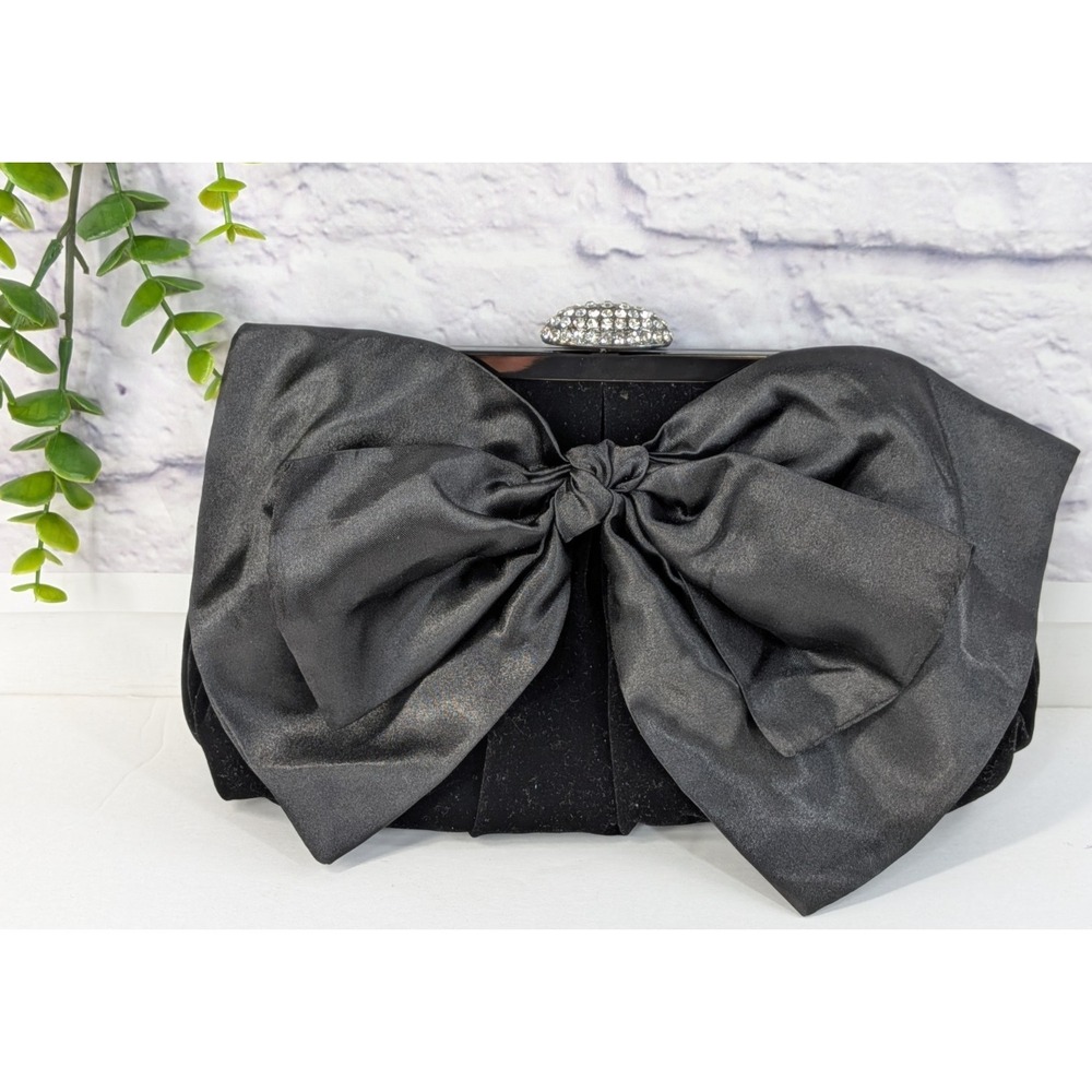 LITTLE BLACK CLUTCH🖤Vtg Neiman Marcus Velvet Evening Purse Rhinestone Clasp Bow